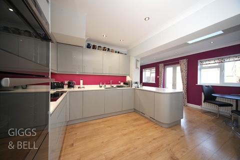 58 Felstead Way, Luton, LU2 7LJ