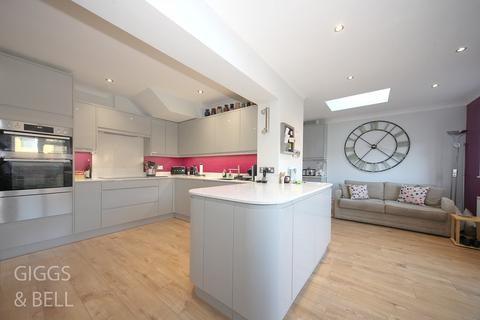 58 Felstead Way, Luton, LU2 7LJ
