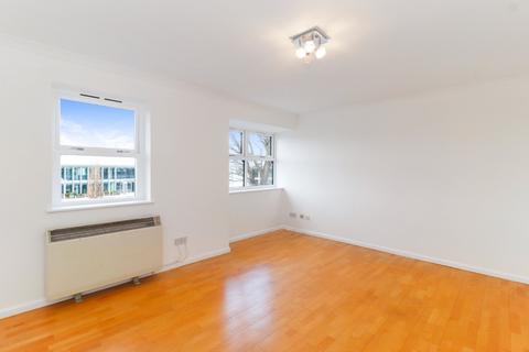 2 bedroom flat for sale - Station Approach, Station Road, Kings Langley, Herts, WD4
