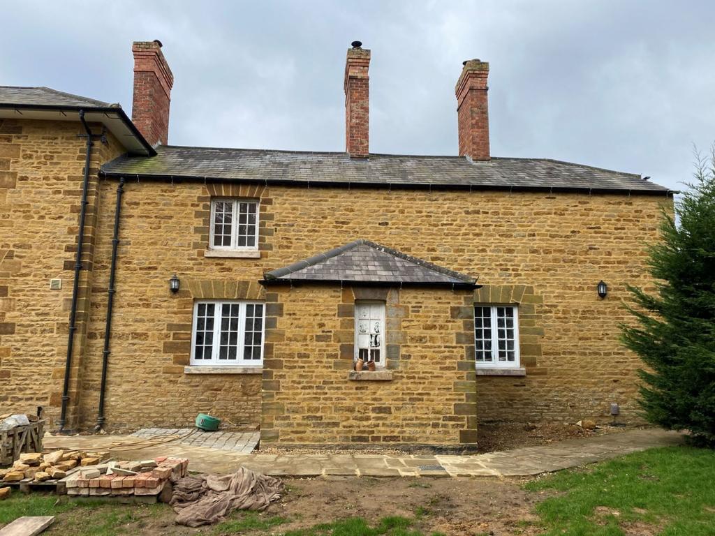 Heather Lane, Northampton NN3 8EY 2 bed cottage £350,000