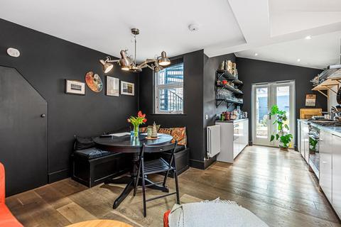 3 Avarn Road, London, SW17 9HB