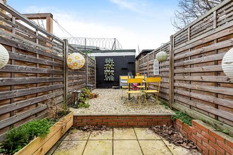 3 Avarn Road, London, SW17 9HB