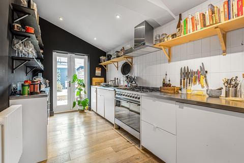 3 Avarn Road, London, SW17 9HB
