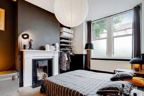 3 Avarn Road, London, SW17 9HB