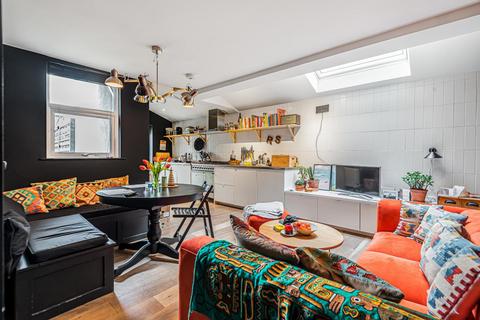 3 Avarn Road, London, SW17 9HB