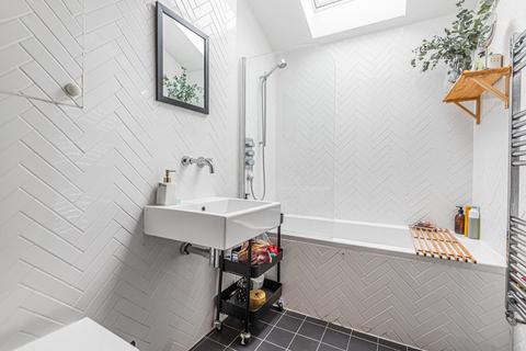 3 Avarn Road, London, SW17 9HB