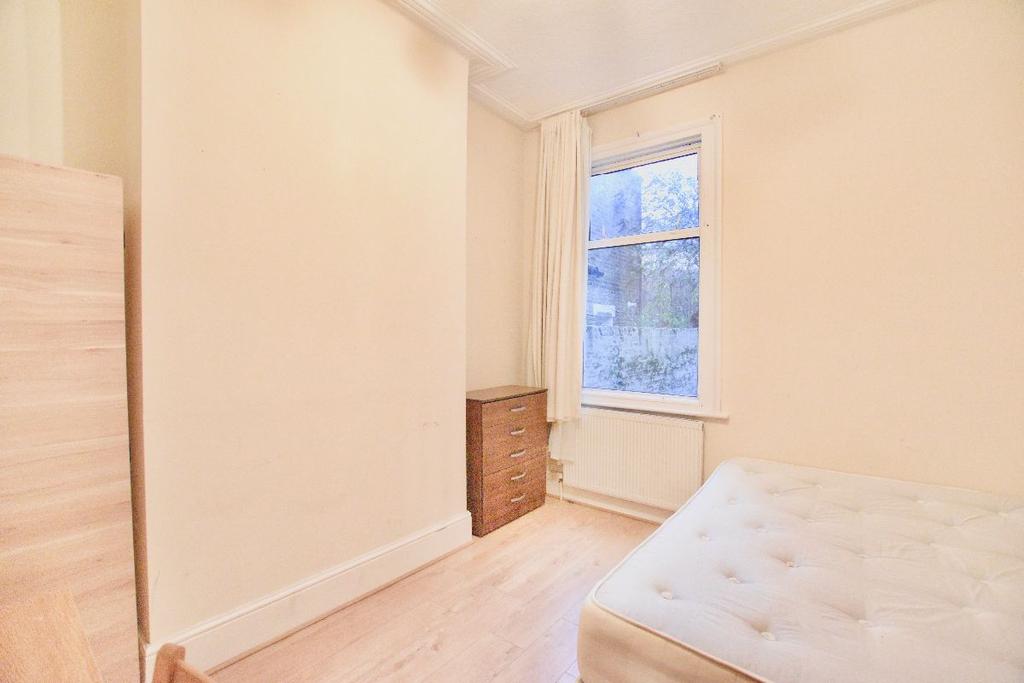 Katherine Road, E7 6 bed terraced house £2,650 pcm (£612 pw)