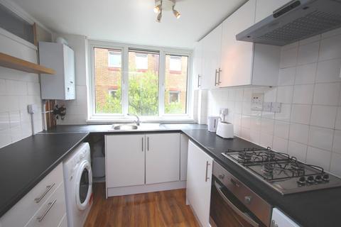 3 bedroom flat to rent, Galsworthy Road, Kingston upon Thames KT2