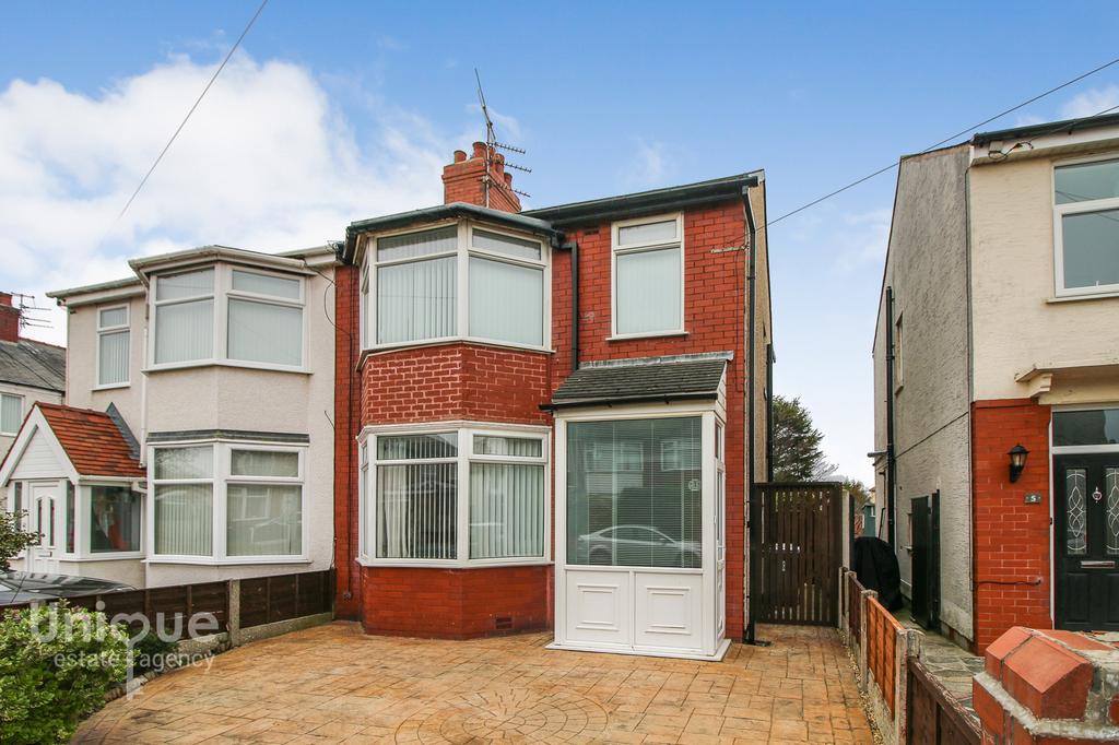 Rookwood Avenue, ThorntonCleveleys... 3 bed semidetached house £149,950