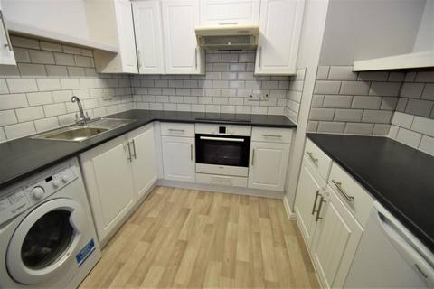 2 bedroom flat to rent, Falmouth Close, Eastbourne BN23