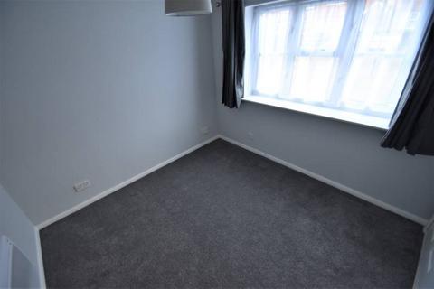 2 bedroom flat to rent, Falmouth Close, Eastbourne BN23