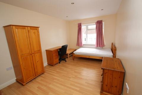 3 bedroom flat to rent, Camellia Lane, Surbiton KT5