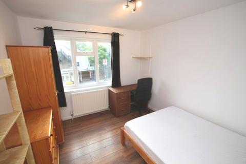 3 bedroom flat to rent, Camellia Lane, Surbiton KT5