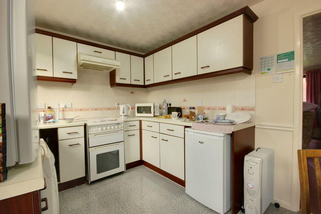Chester Avenue, Beverley HU17 8UQ 3 bed semidetached house £210,000