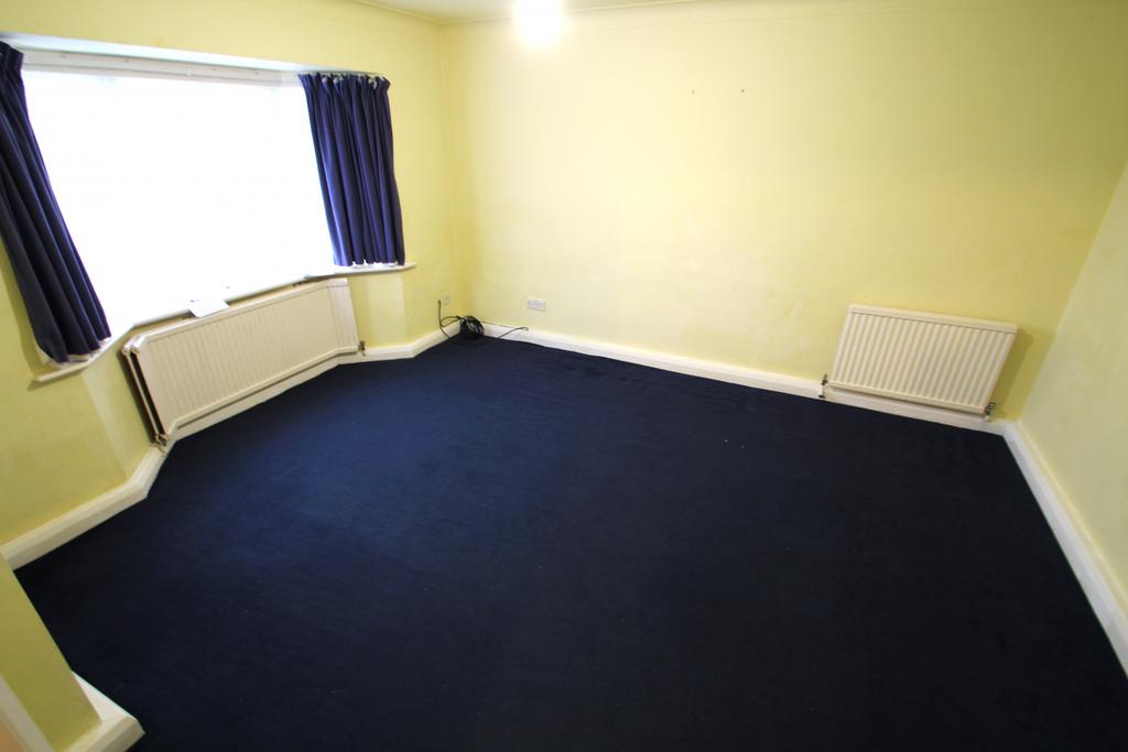 Warren Court, Chigwell 1 bed £300,000