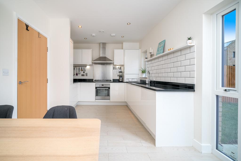 Claremont Road, London, NW2 3 bed house £2,349 pcm (£542 pw)