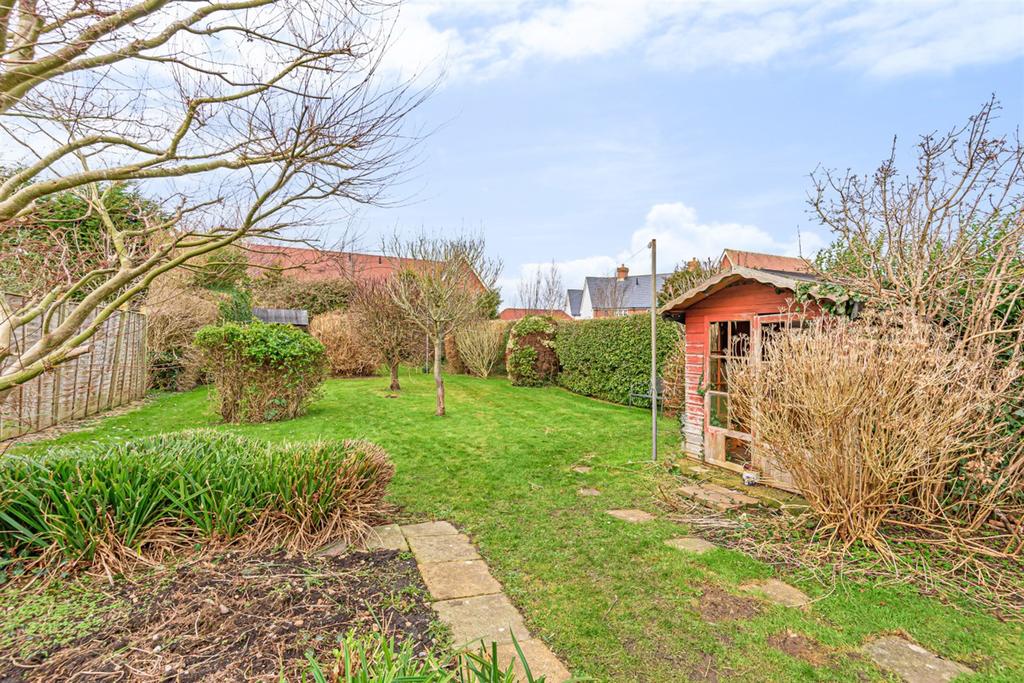 North Bersted Street, Bognor Regis, PO22 4 bed detached bungalow £400,000