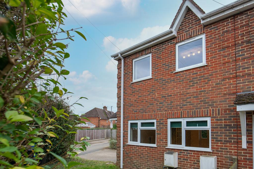 Ronald Road, Beaconsfield 1 bed end of terrace house £420,000