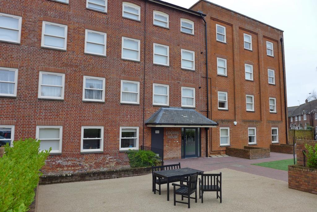 Romsey The Horsefair UNFURNISHED 2 bed ground floor flat £1,295 pcm
