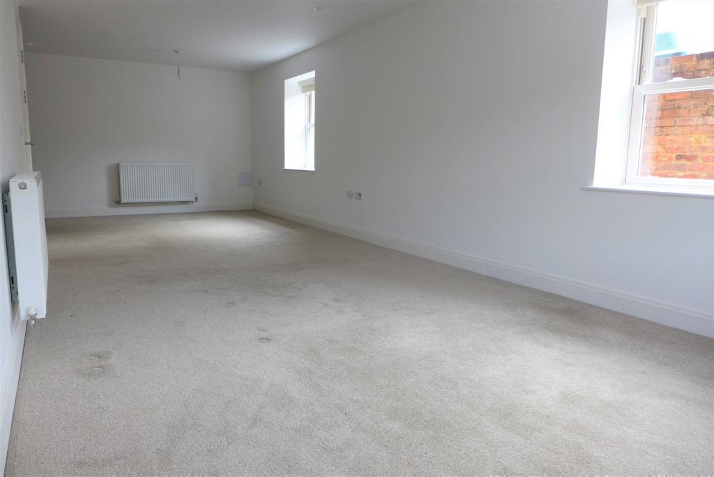Romsey The Horsefair UNFURNISHED 2 bed ground floor flat £1,295 pcm