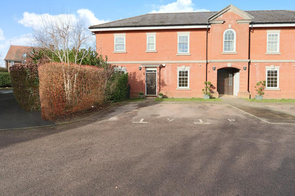 Wallace Square, Netherne On The HIll 2 bed apartment £350,000