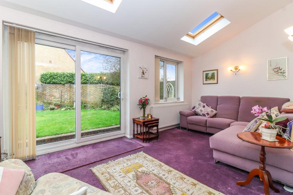 Furtherfield, Abbots Langley... 3 bed detached house £575,000