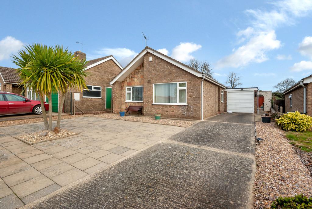 Mill Moor Way, North Hykeham 2 bed detached bungalow £245,000