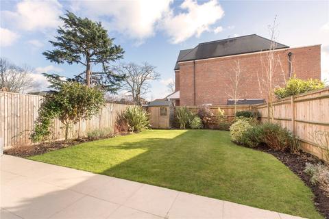 37 Barrons Chase, Richmond, TW10 5DA