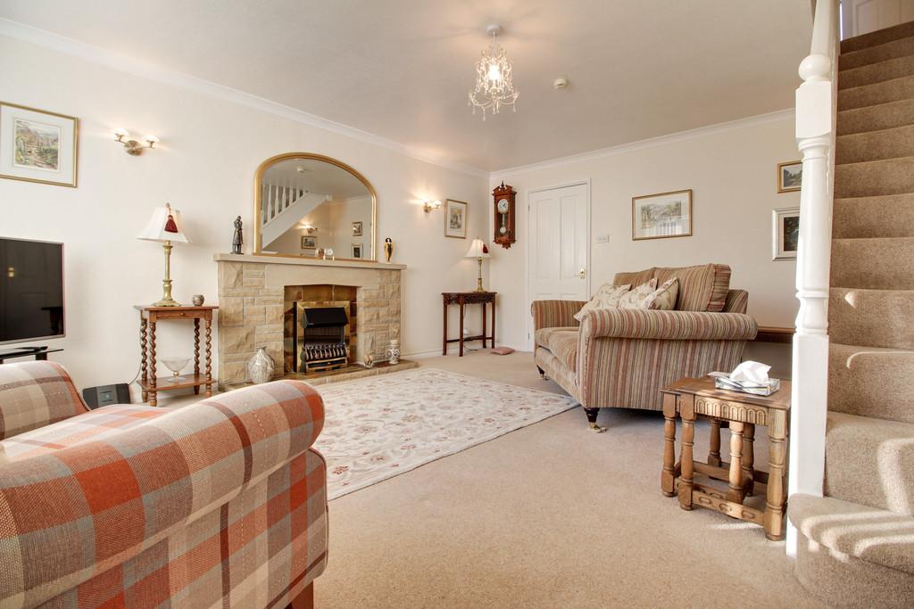Marsh Lane, Shepley 2 bed semidetached house £210,000