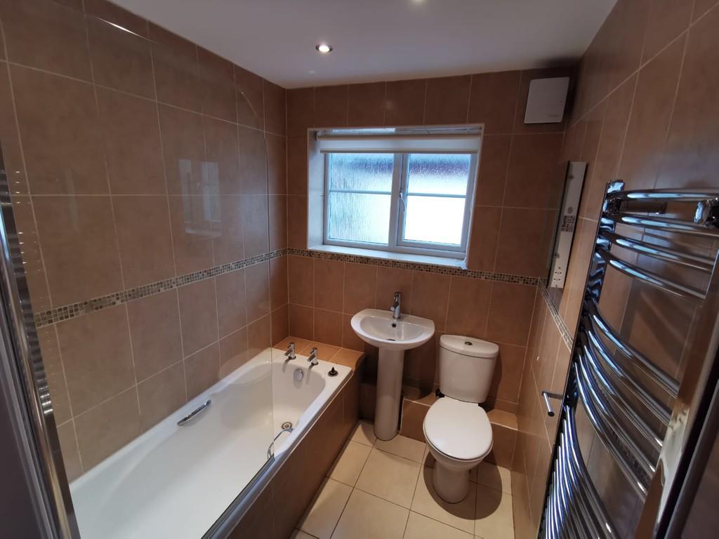 Flat 4, Queenscroft Court, Queensville Avenue, Stafford, ST17 4QL 2 bed