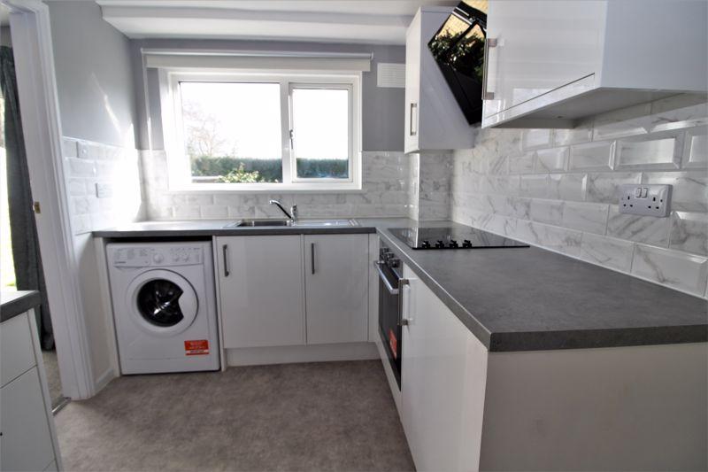 Dodd Road, Tonbridge 2 bed semidetached house £1,350 pcm (£312 pw)