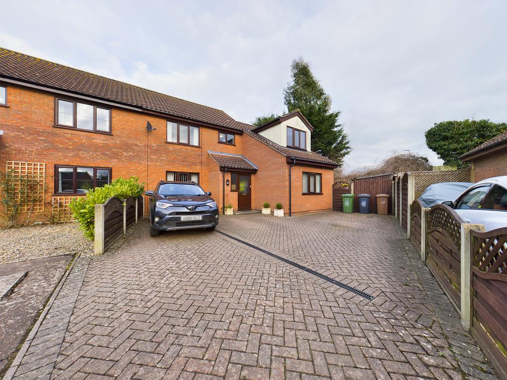 Wells Avenue, North Walsham 4 bed semidetached house £330,000