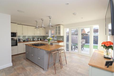 12 Arnold Close, Barton-le-clay, Bedford, MK45 4PD