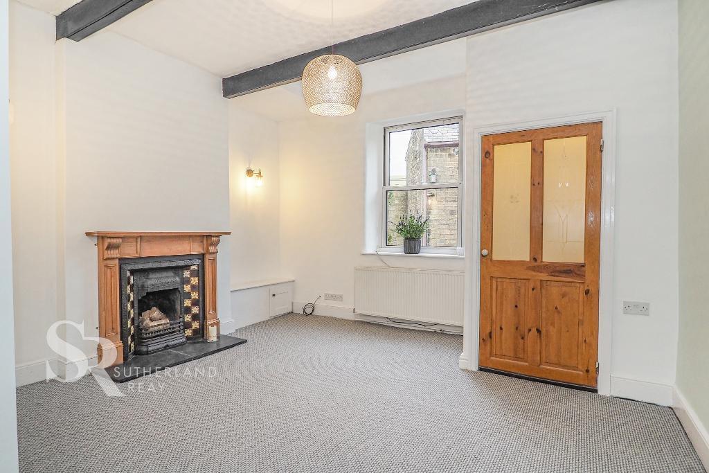 Highgate Road, Hayfield, High Peak, Derbyshire, SK22 2JL 2 bed end of