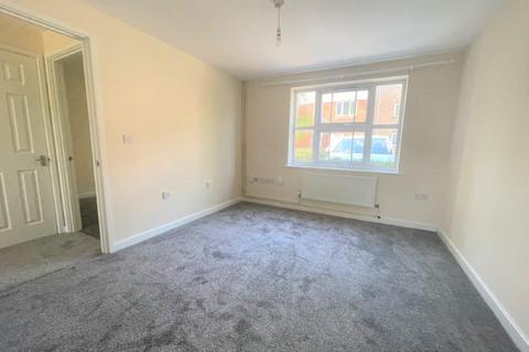 1 bedroom maisonette to rent, The Nurseries, Sarum Road, Luton, LU3 2BF