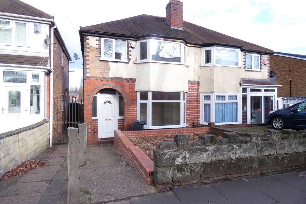 Turnberry Road, Great Barr, Birmingham 3 bed semidetached house £220,000