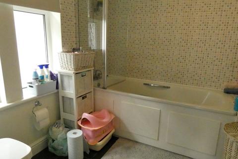 28 Beresford Avenue, London, W7 3AL