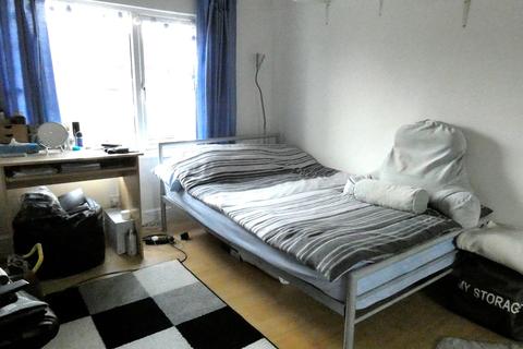 28 Beresford Avenue, London, W7 3AL