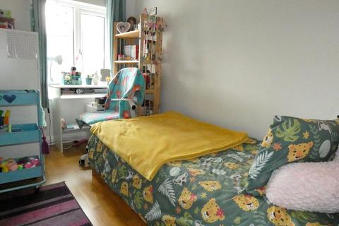 28 Beresford Avenue, London, W7 3AL