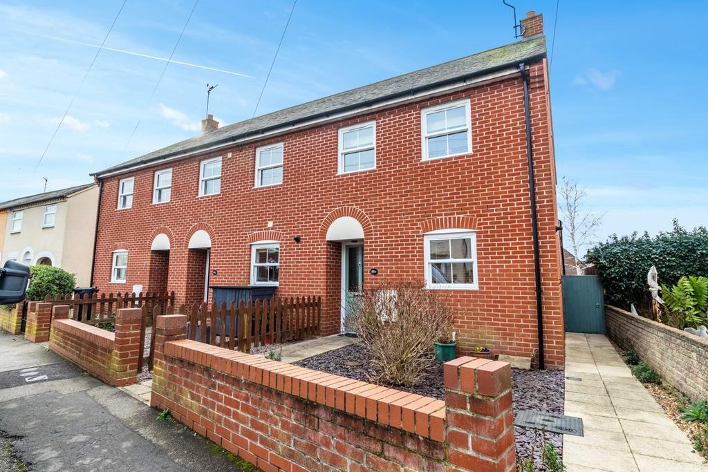 Spring Road, Brightlingsea... 2 bed end of terrace house £269,995