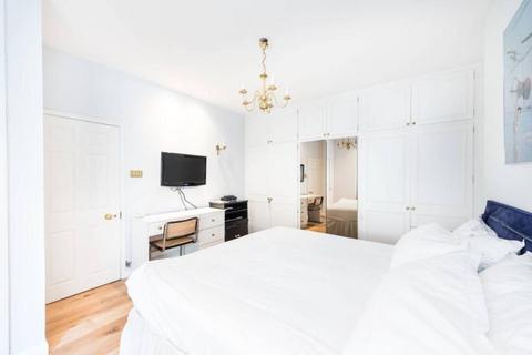 3 bedroom flat to rent, Queen's Gate Gardens, Kensington
