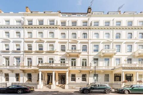 3 bedroom flat to rent, Queen's Gate Gardens, Kensington