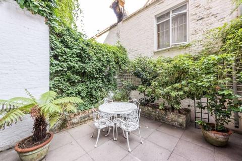 3 bedroom flat to rent, Queen's Gate Gardens, Kensington