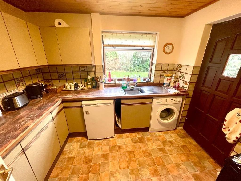 Fairey Avenue, Godmanchester... 3 bed semidetached house £275,000