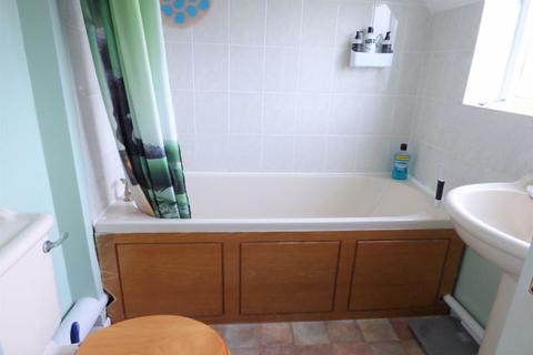 5 Aspen Drive, Quedgeley, Gloucester, GL2 4EN