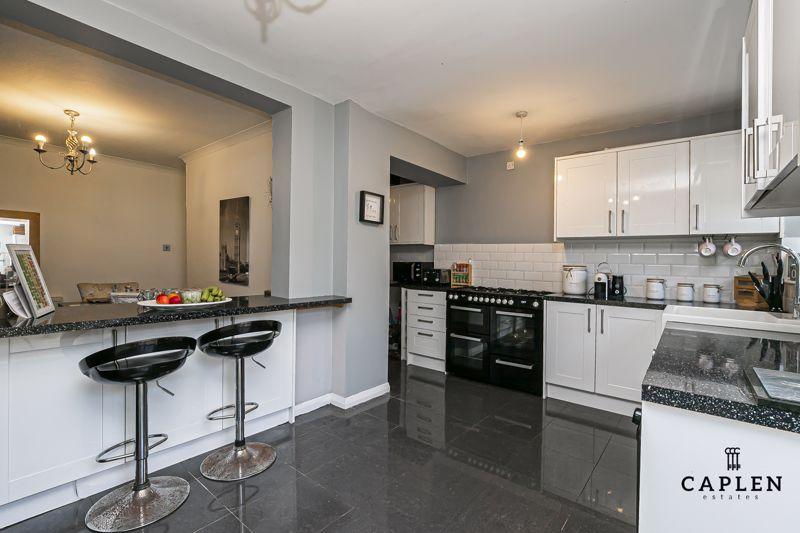 Birch Close, Buckhurst Hill 3 bed house £550,000
