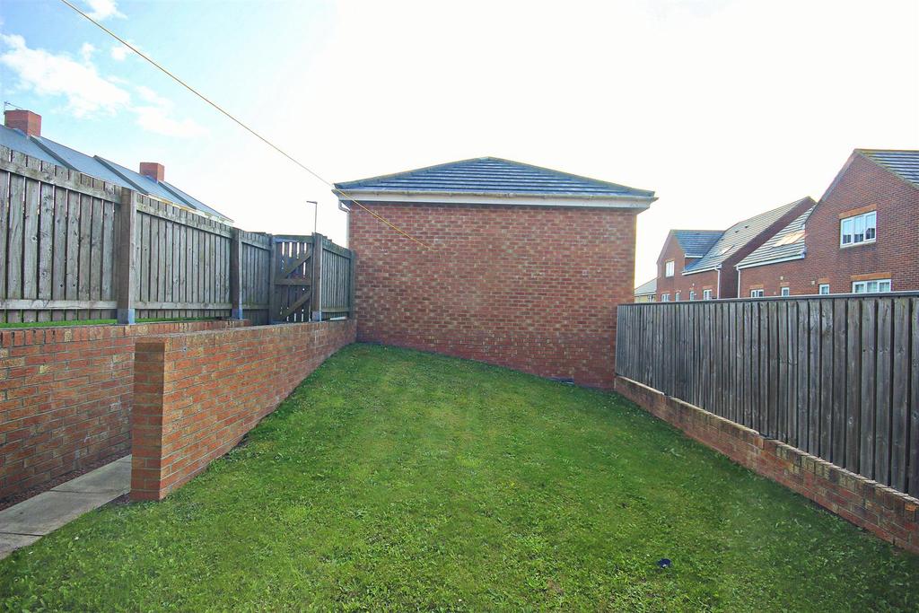 Lily Gardens Dipton, Stanley 4 bed semidetached house £185,000