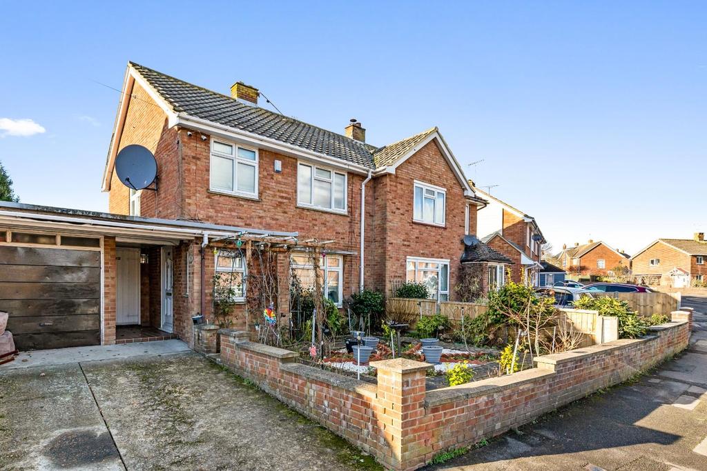 Rylands Road, Kennington, Ashford TN24 3 bed semidetached house for