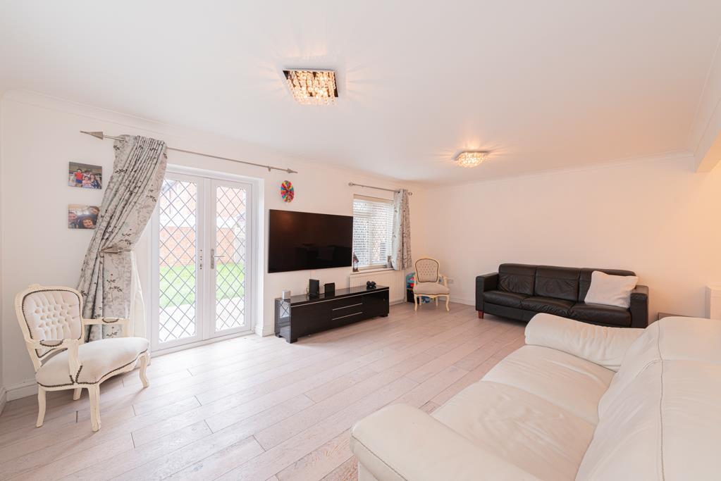 Cardinal Close, Worcester Park 3 bed link detached house £630,000