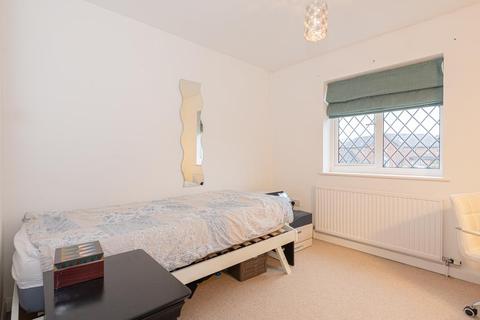 12 Cardinal Close, Worcester Park, KT4 7EH